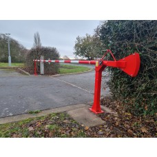 SB4 Heavy Duty Manual Raise Arm Barrier 7.5 Metre 