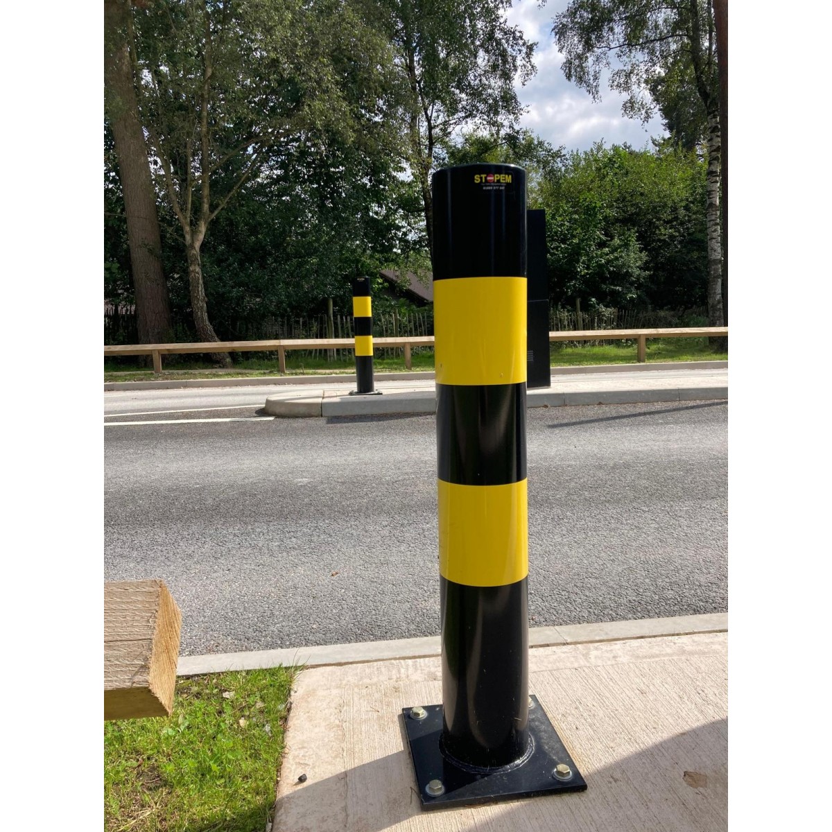Heavy Duty Bollard Black and Yellow 139mm Dia