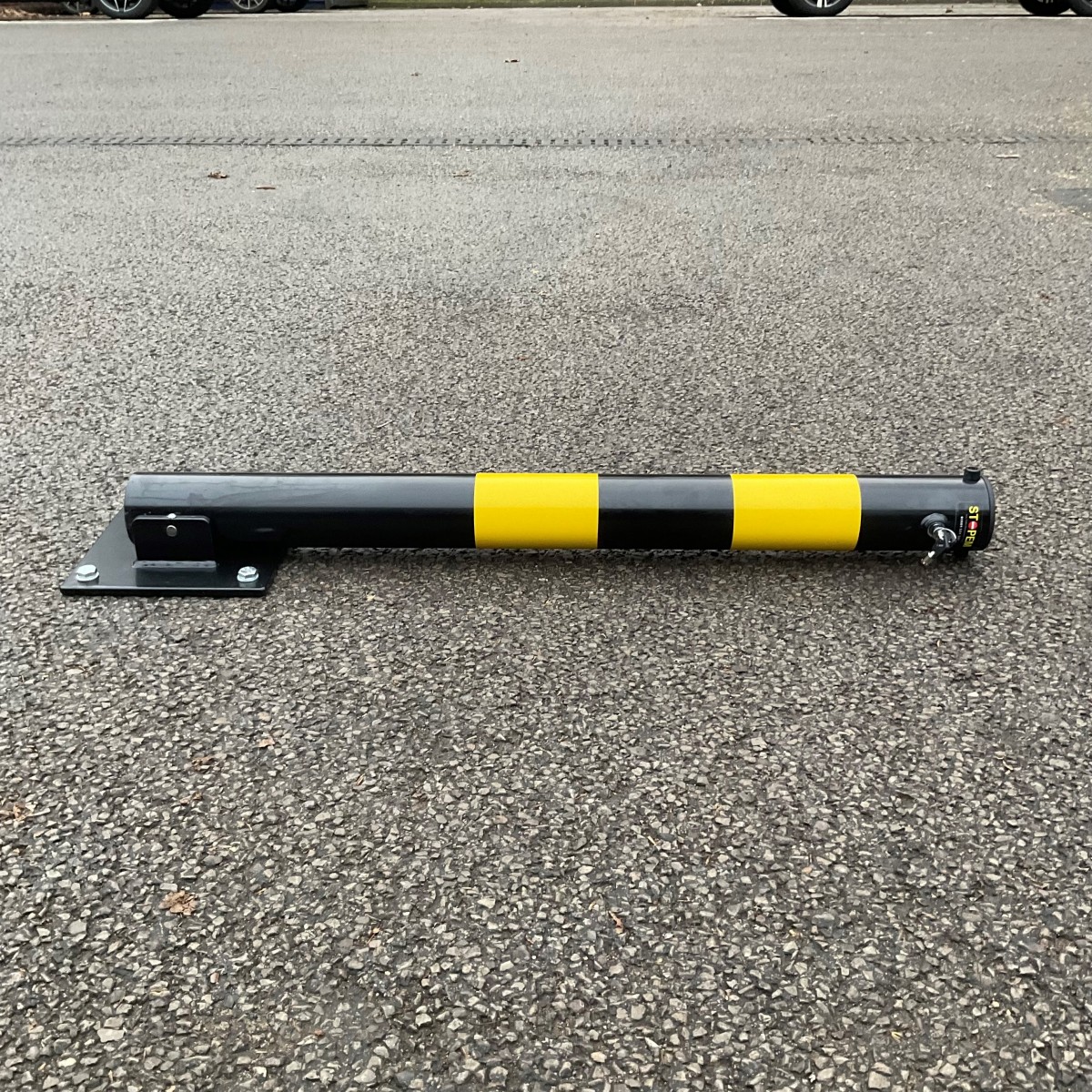 Lockable folding security bollard 